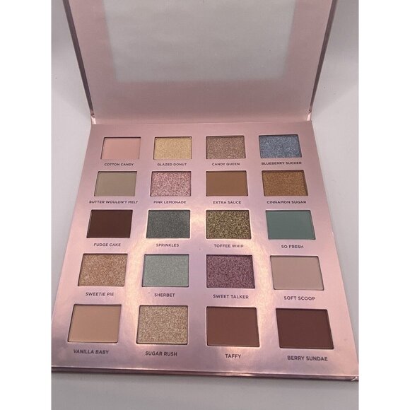 ICONIC LONDON Treat Yourself Eyeshadow Palette (20 Assorted Shades) - 20 x 1.5 g - Picture 1 of 3